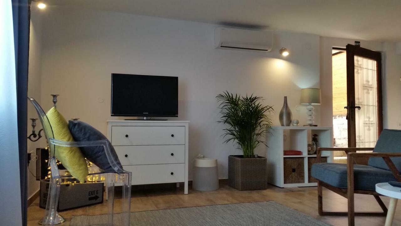 Studio Apartman Providence ชิเบนิก ภายนอก รูปภาพ